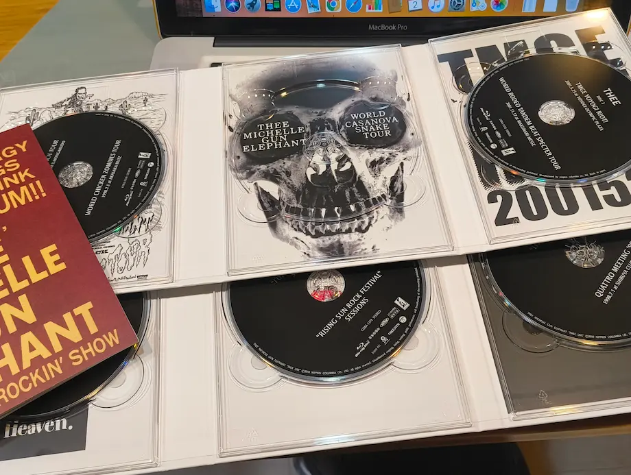 thee liveを開いてdiscが並んでいるところ