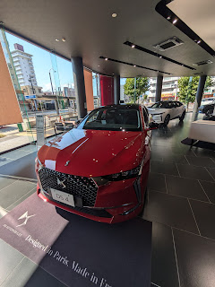 ディーラーで展示中のDS4