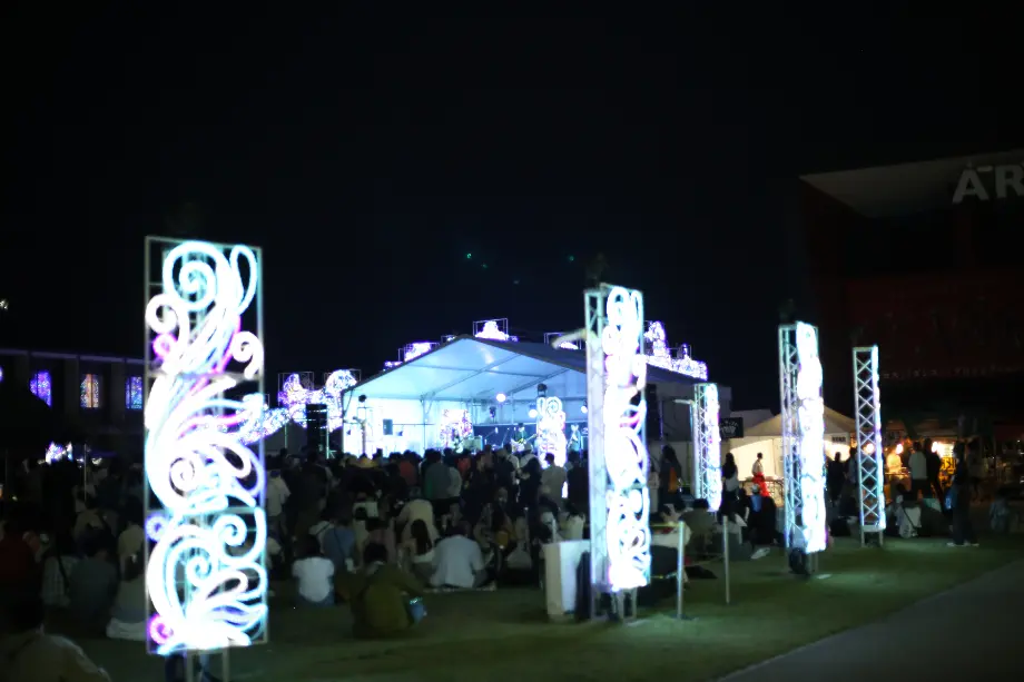 夜のサーカスステージ