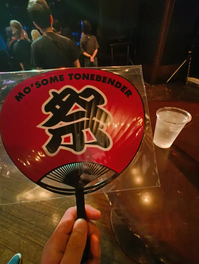 モーサムトーンベンダーのライブグッズのうちわ
