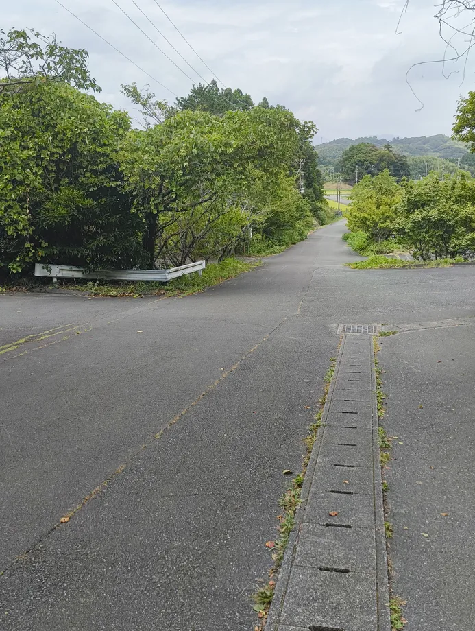 高天神城跡、北側駐車場の入口道路