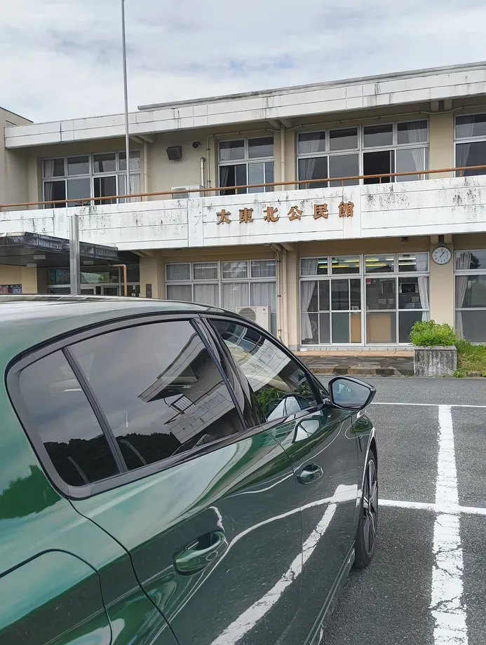 公民館駐車場に駐車場に308を駐車したところ