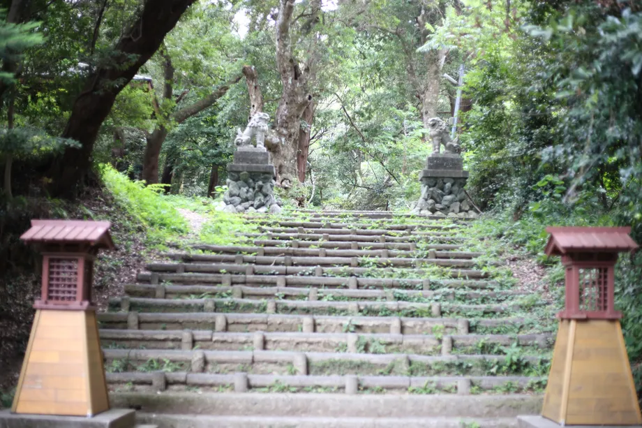 高天神社入口の階段