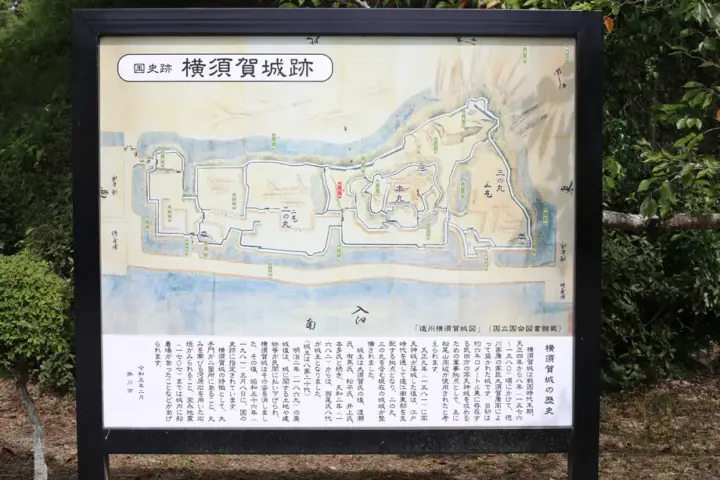 横須賀城案内板にある当時の縄張り