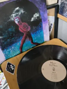 magic of the saleのレコードを再生しているところ