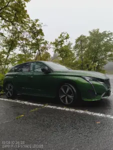 永源寺に駐車したプジョー308