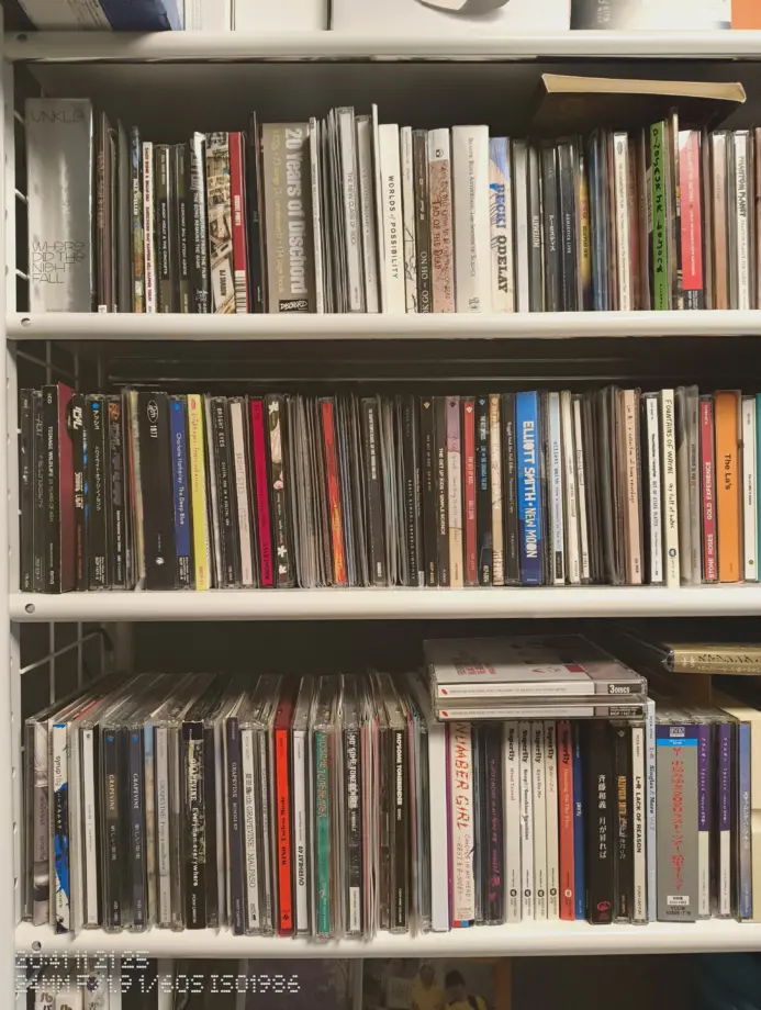 棚にしまってある筆者所有のCD