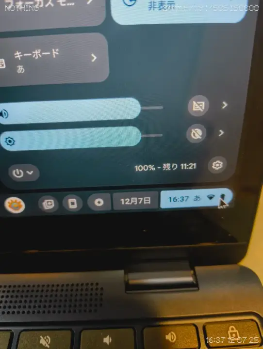 Lenovo IdeaPad Flex 3i Gen8のバッテリ残量100%で残り時間が11時間21分と表示されているところ