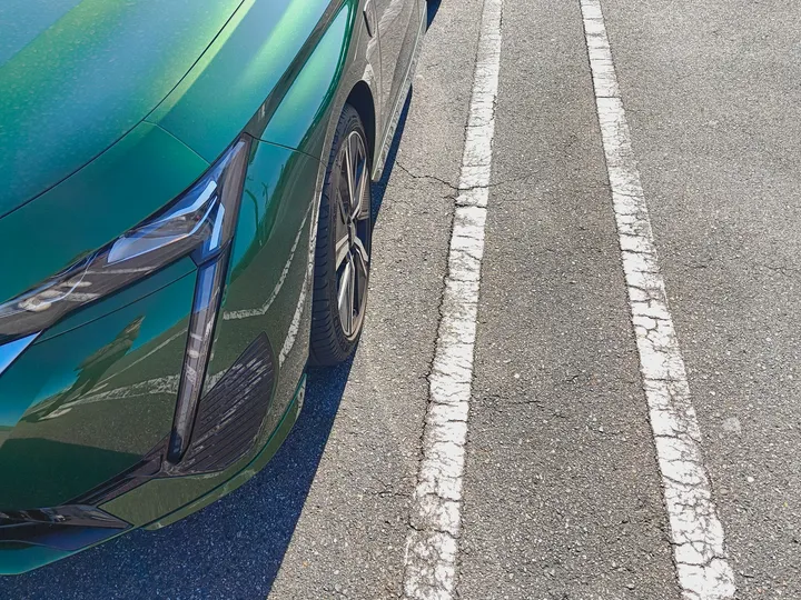 駐車場枠右側の様子