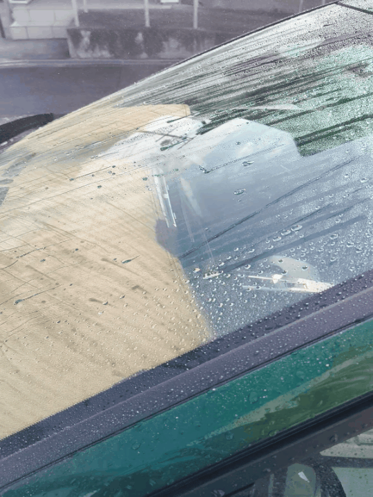 スプラッシュアンドリムーバーを施工した後の撥水の様子