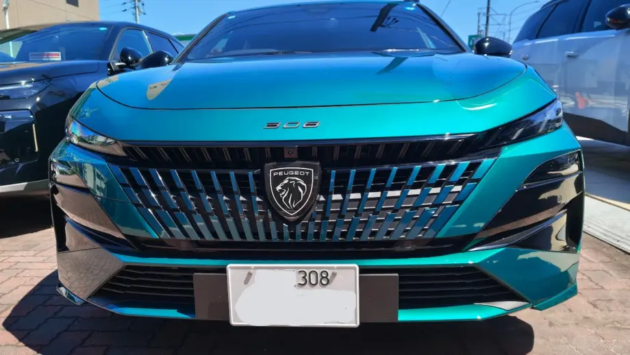 プジョ−308フェイスリフトのフロント