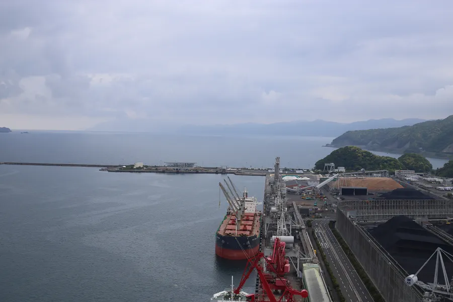 金ヶ崎城本丸跡から港の風景