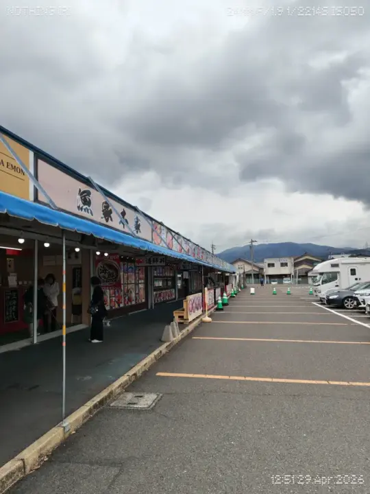 日本海さかな街、店が並ぶ様子