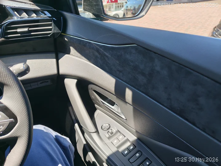 新型プジョー308、運転席ドア内側