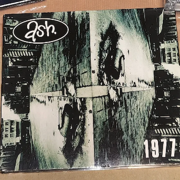 アッシュのトレイラーCDと1977のジャケ